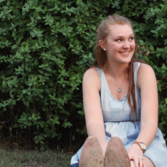 Meet your Posher, Caity - Picture 1 of 1